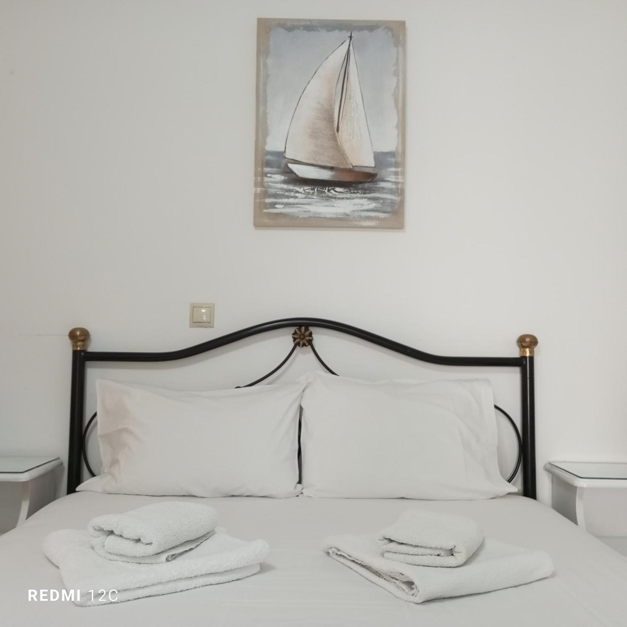 Queen Bay Studios Vasiliki  Bilik gambar