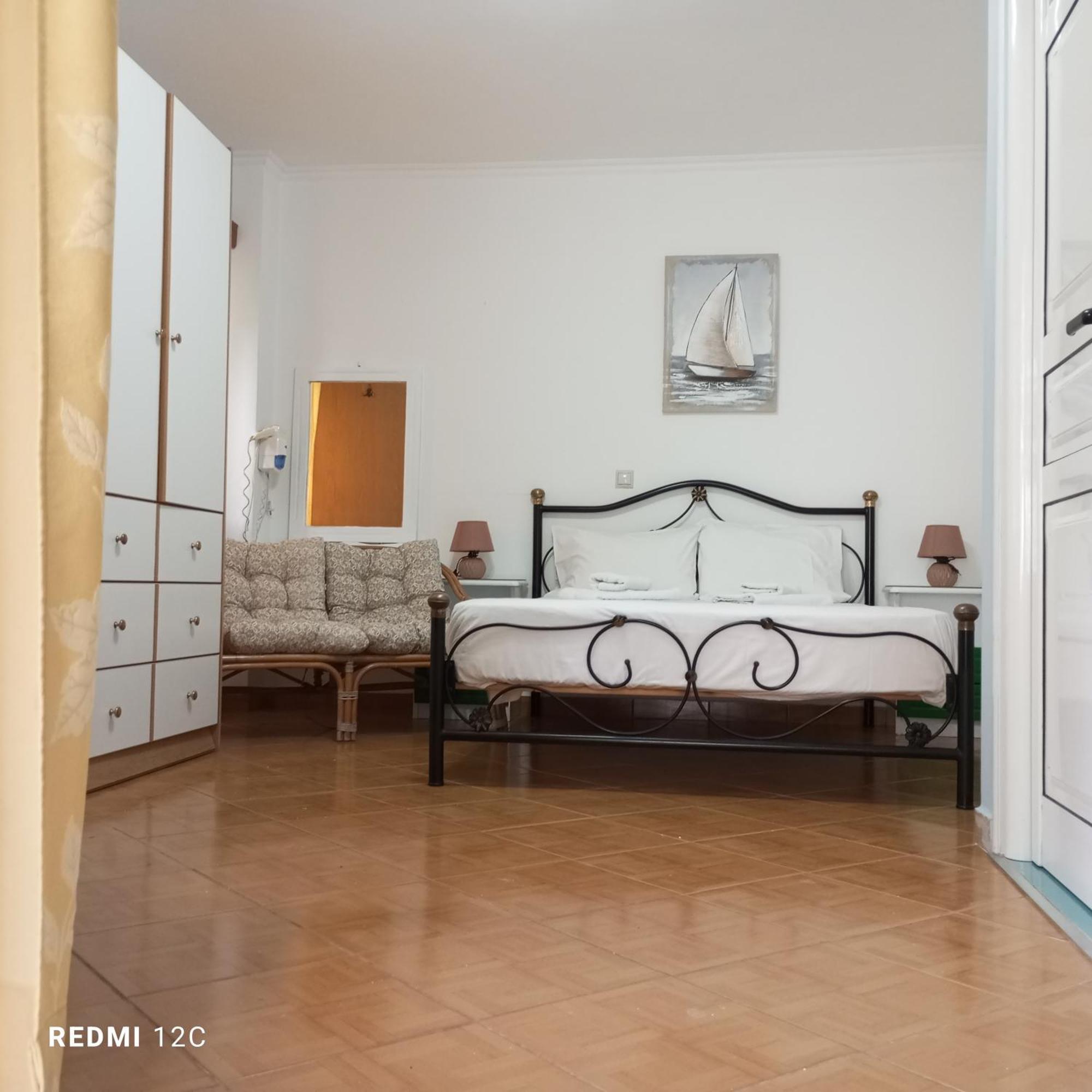 Queen Bay Studios Vasiliki  Bilik gambar