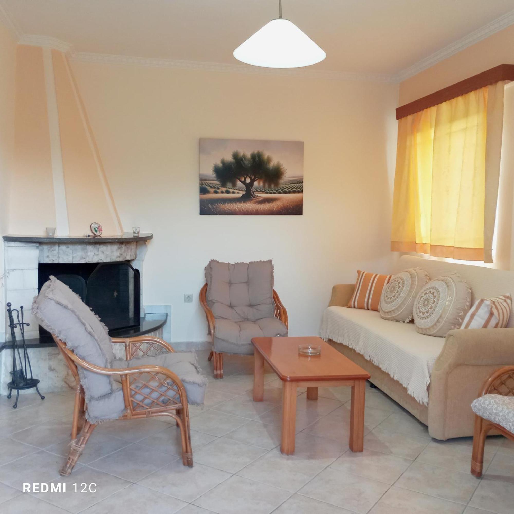 Queen Bay Studios Vasiliki  Luaran gambar