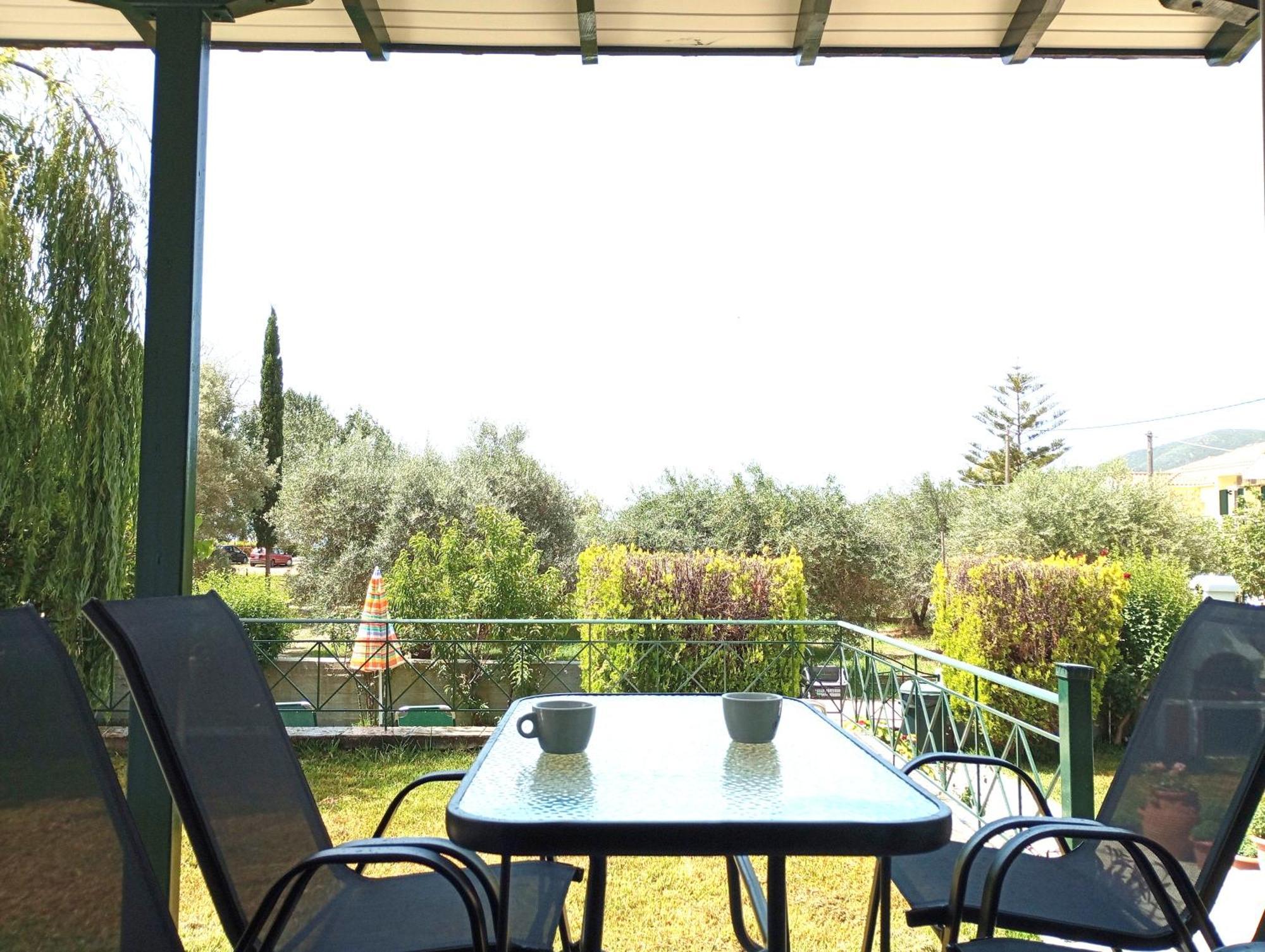 Queen Bay Studios Vasiliki  Luaran gambar